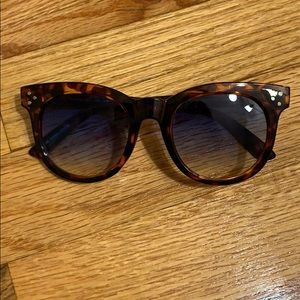 CHUNKY TORTOISESHELL SUNGLASSES